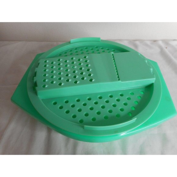 Vtg Tupperware 2 Piece Jadeite Green Bowl Grater